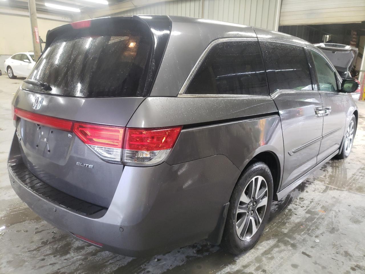 Photo 4 from auction – 2015 HONDA ODYSSEY TO with VIN 5FNRL5H99FB013287