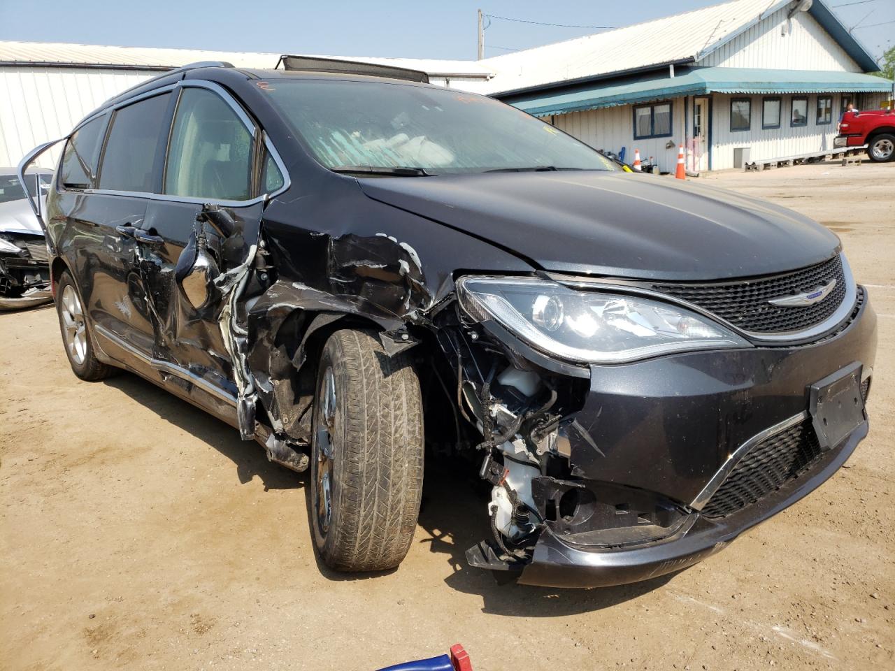 CHRYSLER PACIFICA L 2020 with VIN 2C4RC1GG0LR279354 - Photo from auction
