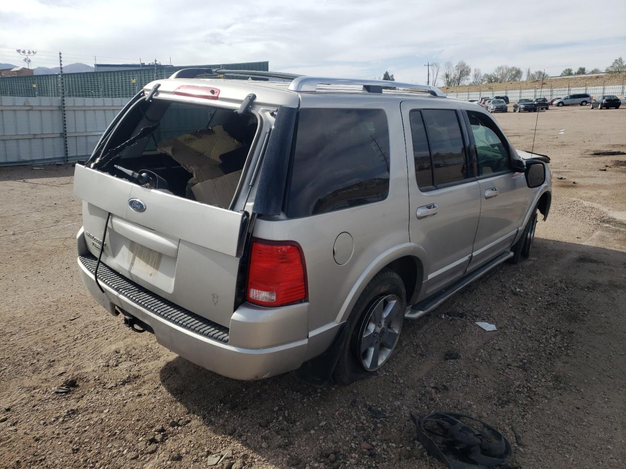 Photo 4 from auction – 2003 FORD EXPLORER L with VIN 1FMZU75W23ZB32304