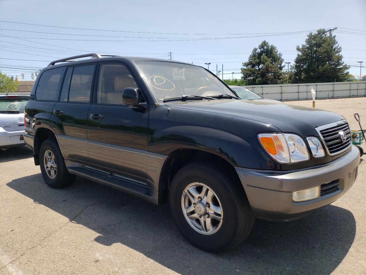 LEXUS LX 470 2001 مع رقم تعريف المركبة JTJHT00W213509955 - صورة من المزاد