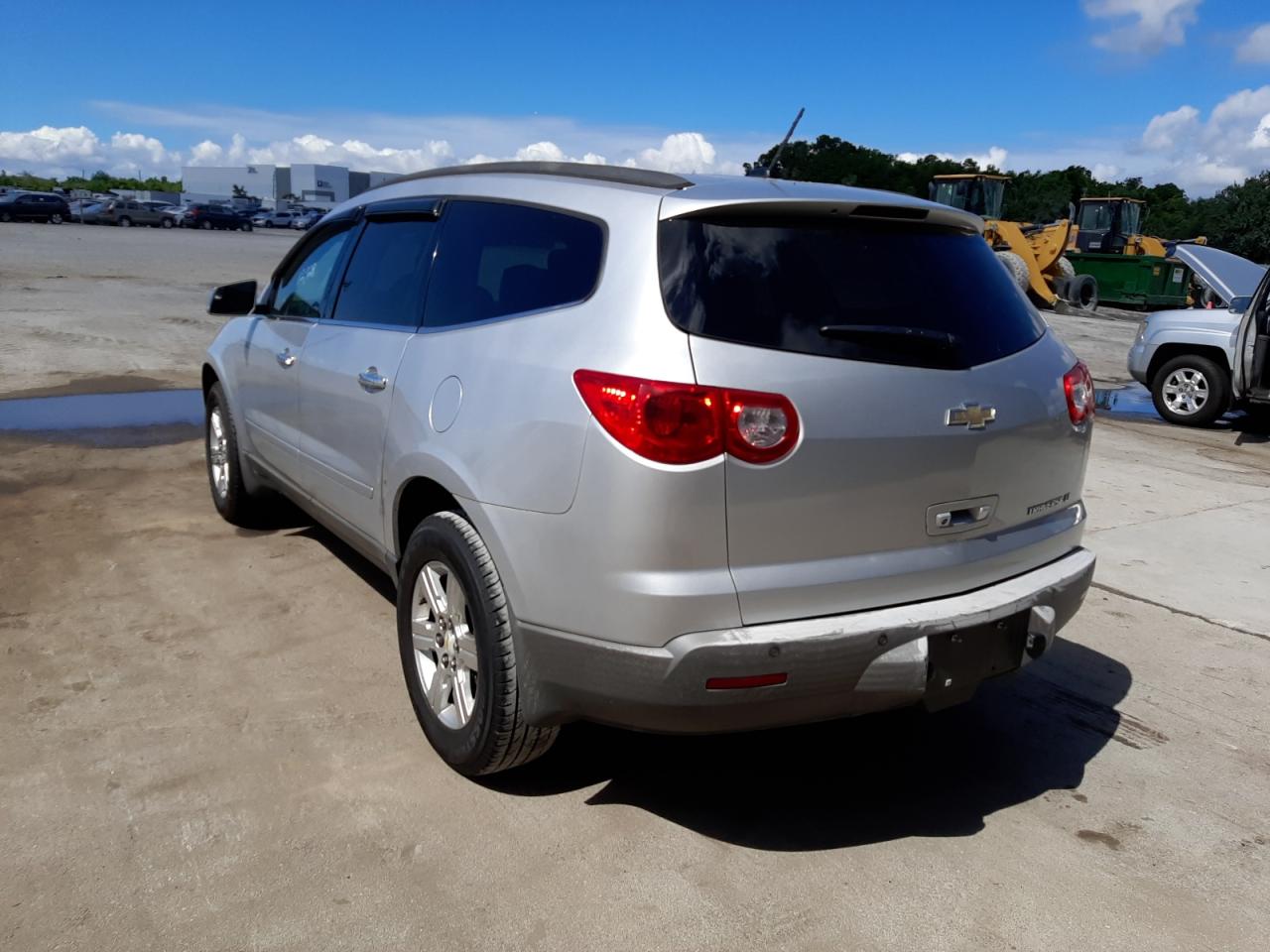 Photo 3 from auction – 2010 CHEVROLET TRAVERSE L with VIN 1GNLRFED5AS131391