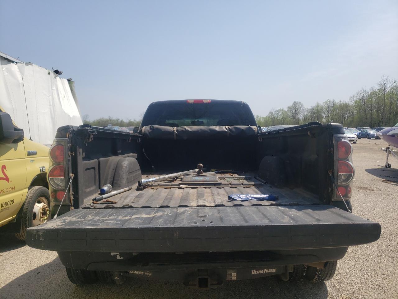 Photo 9 from auction – 2002 CHEVROLET SILVERADO with VIN 1GCJK39112E252406