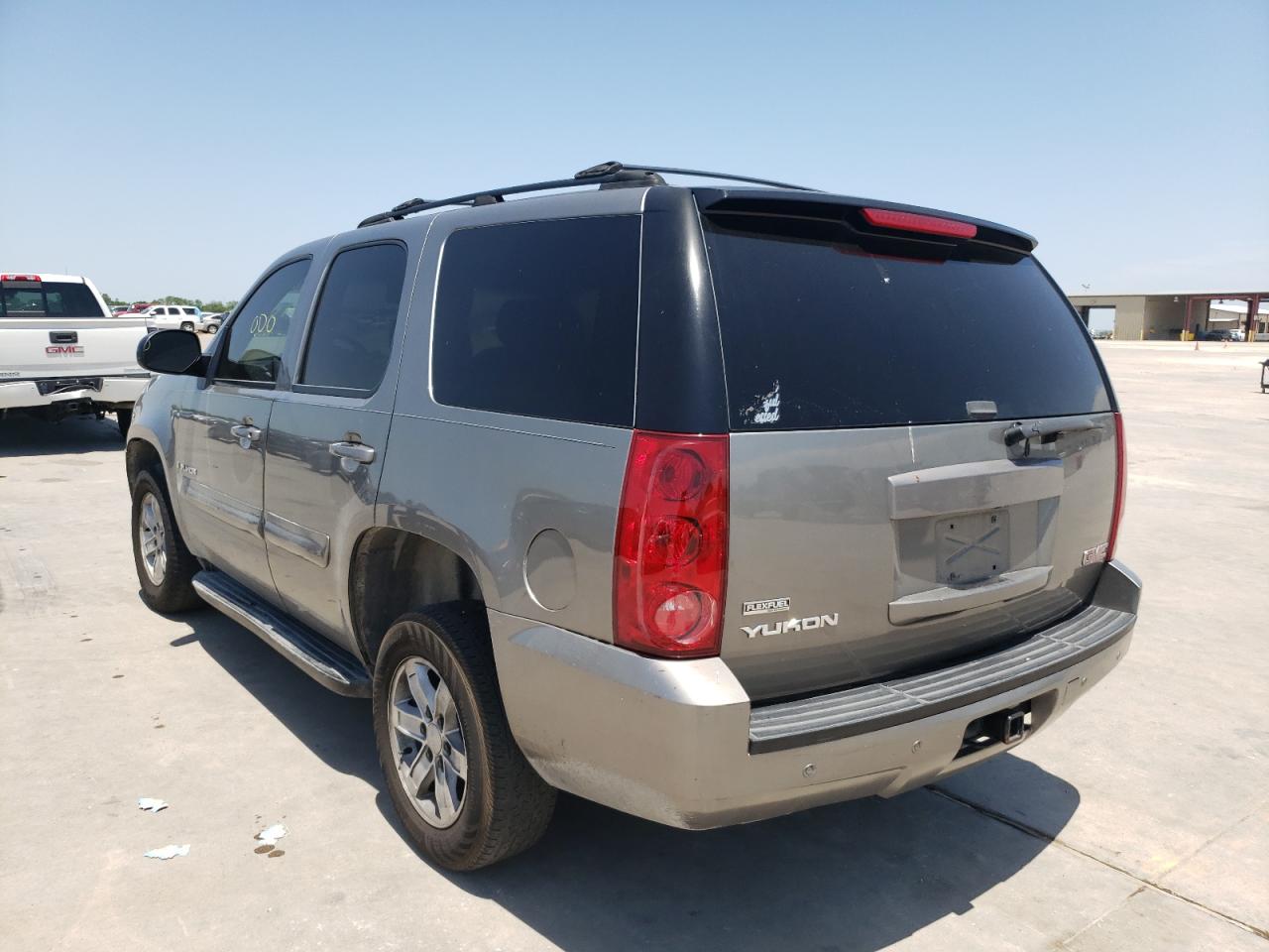 Photo 3 from auction – 2007 GMC YUKON with VIN 1GKFC13097R271605