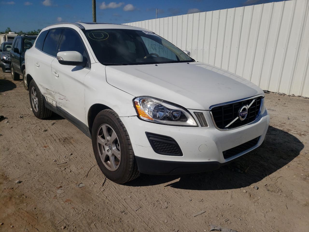 VOLVO XC60 3.2 2011 with VIN YV4952DL0B2174938 - Photo from auction