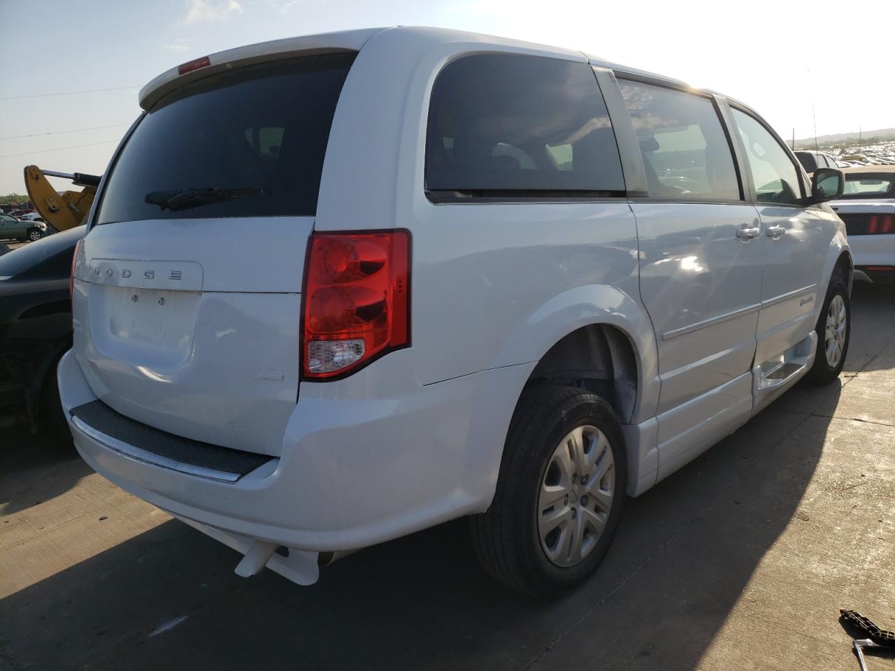 Photo 4 from auction – 2014 DODGE GRAND CARA with VIN 2C7WDGBG6ER360830