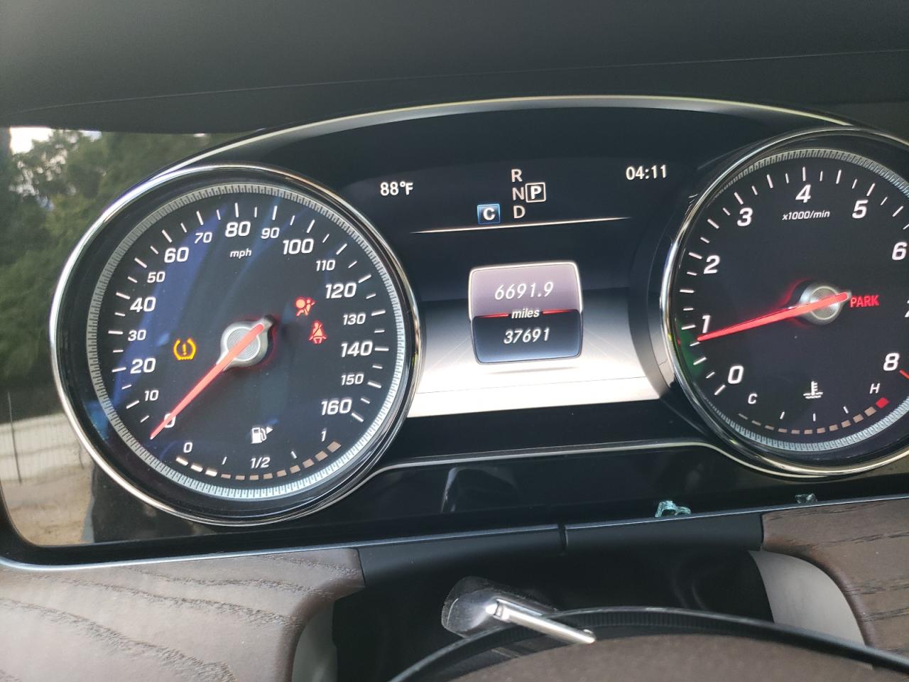Photo 8 from auction – 2018 MERCEDES-BENZ E 300 with VIN WDDZF4JB4JA337317