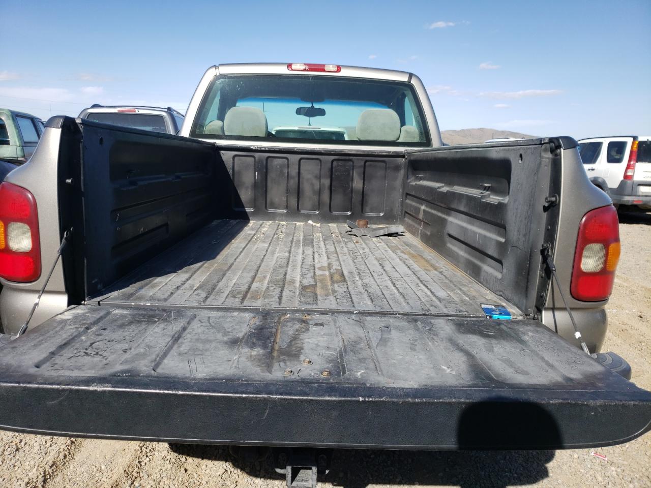 Photo 6 from auction – 2000 CHEVROLET SILVERADO with VIN 1GCEK14T0YZ122651