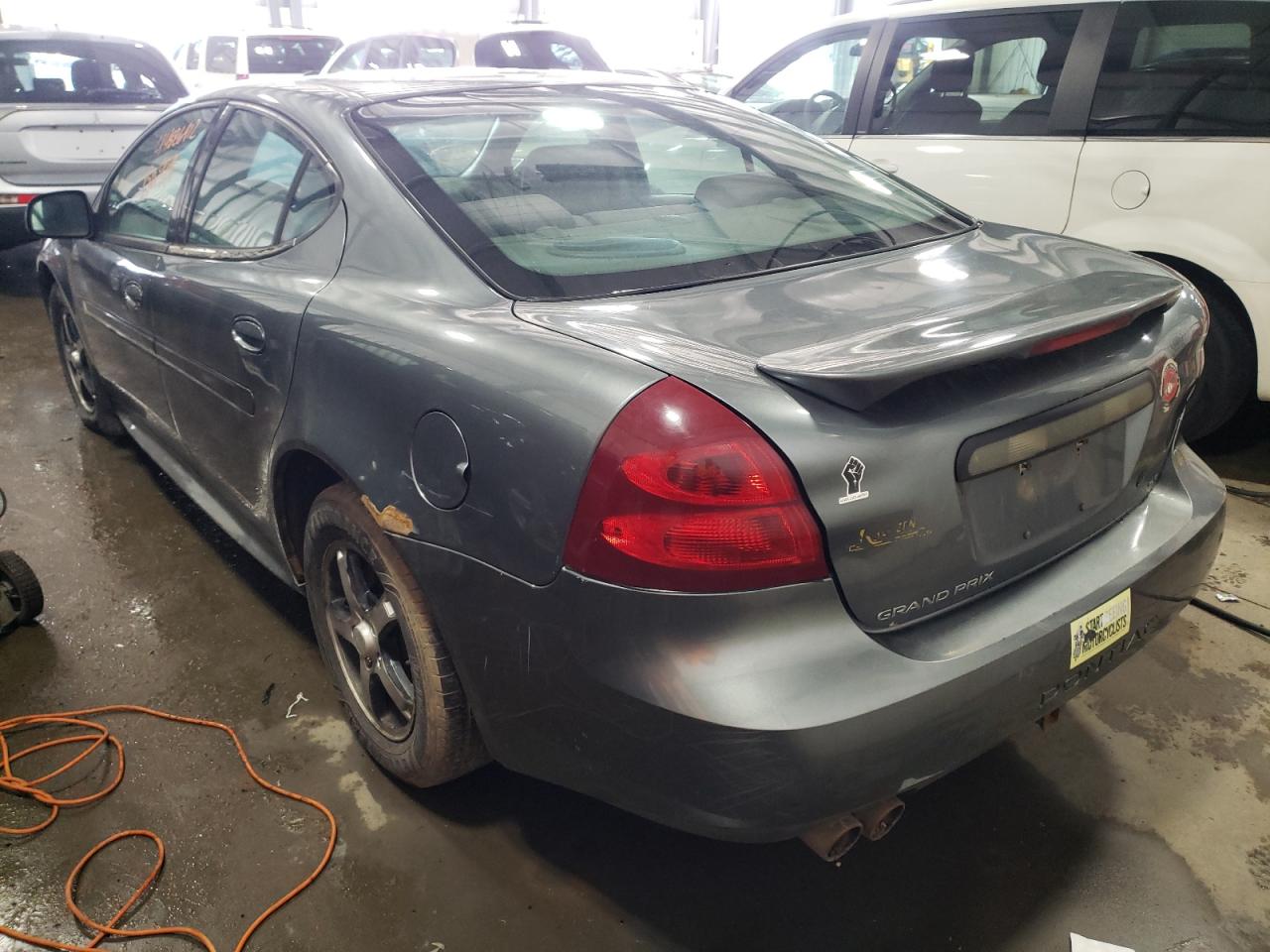Photo 3 from auction – 2004 PONTIAC GRAND PRIX with VIN 2G2WP522941313127
