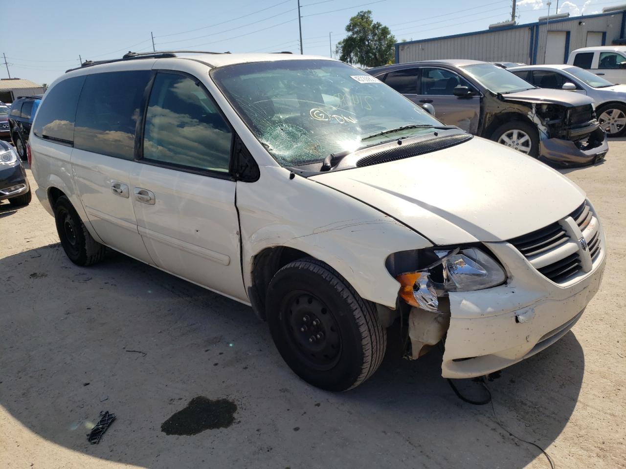 DODGE GRAND CARA 2005 with VIN 2D4GP24R65R135630 - Photo from auction