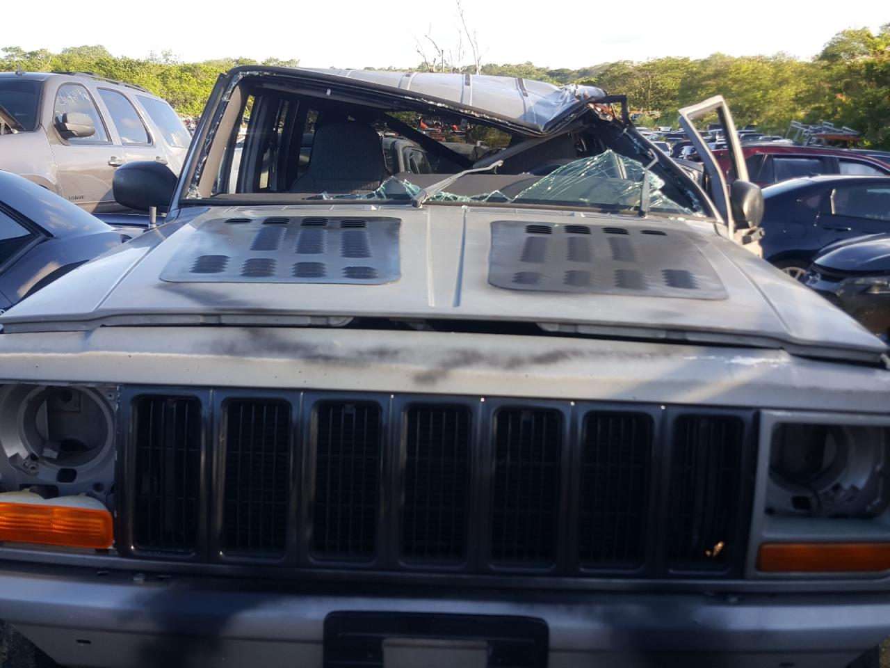 Photo 7 from auction – 2000 JEEP CHEROKEE S with VIN 1J4FF48S2YL167180