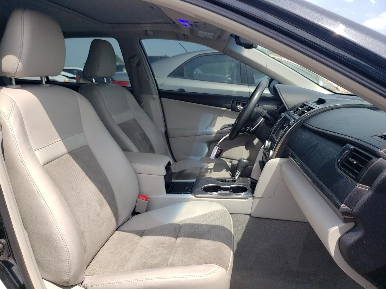Photo 5 from auction – 2012 TOYOTA CAMRY HYBR with VIN 4T1BD1FK4CU049321