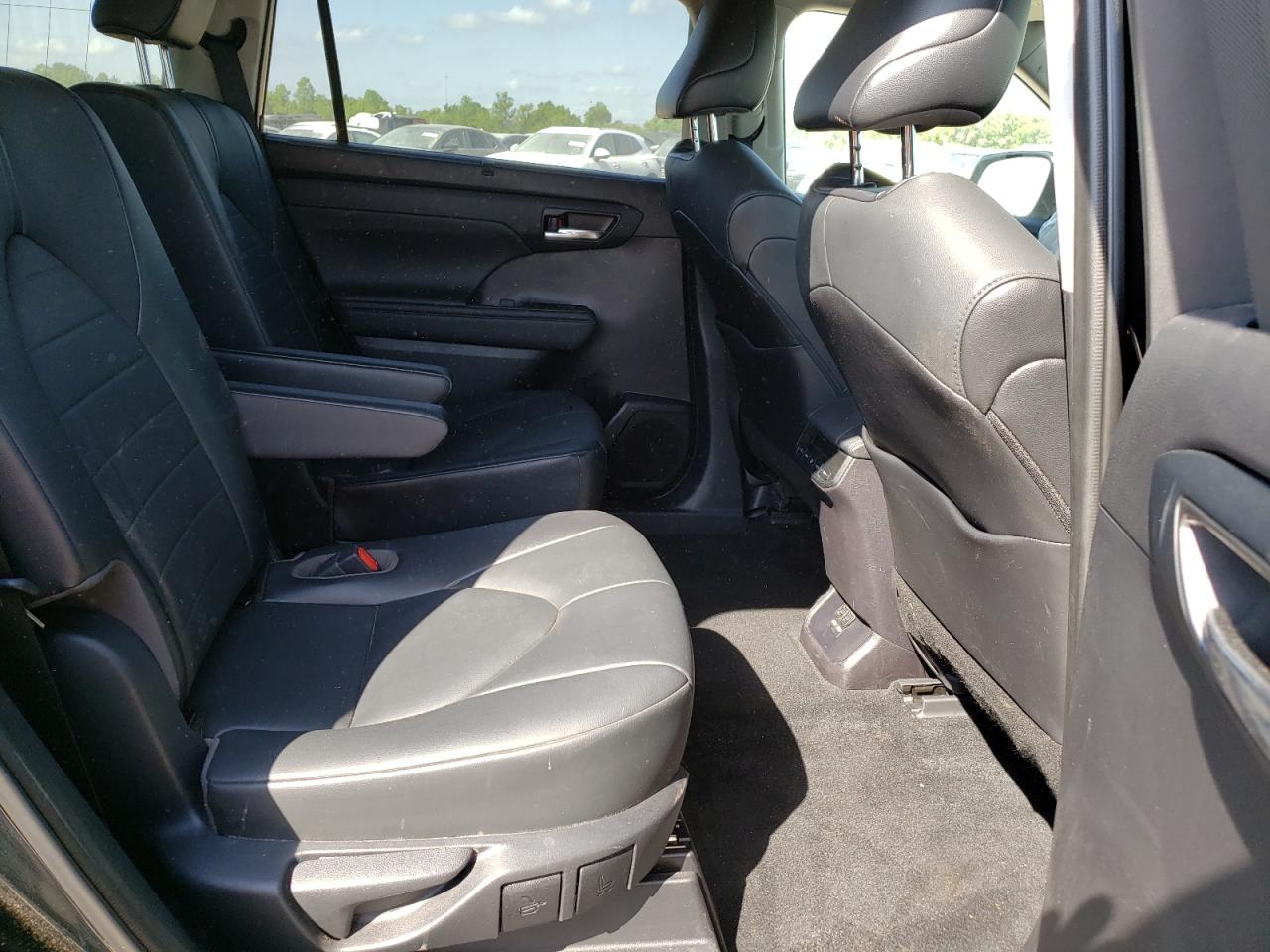 Photo 6 from auction – 2021 TOYOTA HIGHLANDER with VIN 5TDGZRBHXMS121665