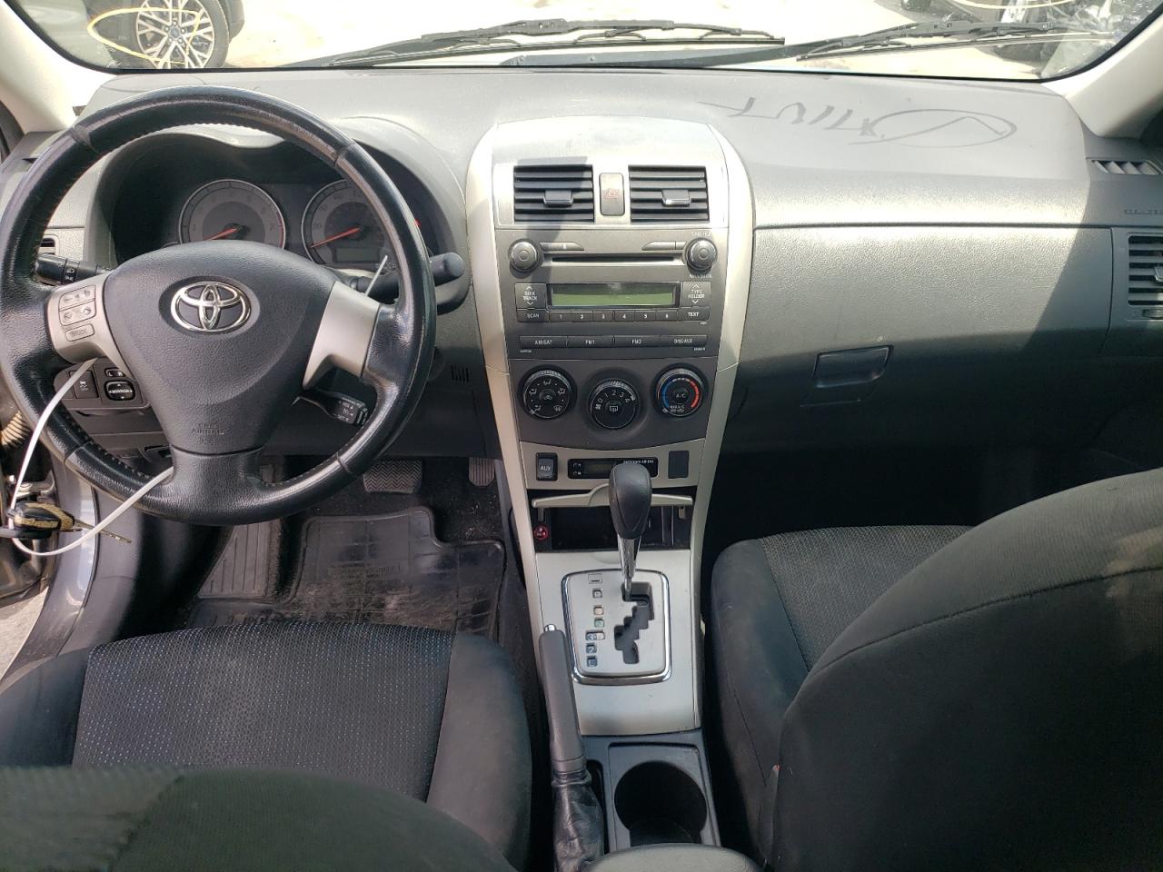 Foto 9 de la subasta – 2010 TOYOTA COROLLA con VIN 2T1BU4EE9AC493256
