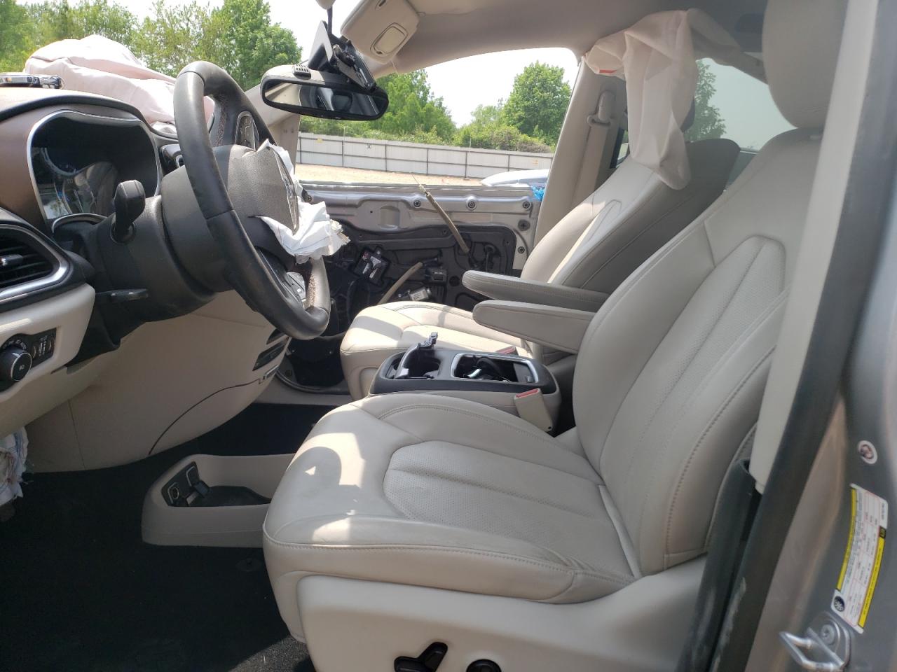 Photo 5 from auction – 2017 CHRYSLER PACIFICA T with VIN 2C4RC1EGXHR752784