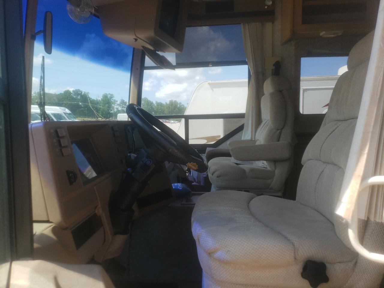 Photo 5 from auction – 1997 CHEVROLET P30 with VIN 1GBLP37J4V3311658