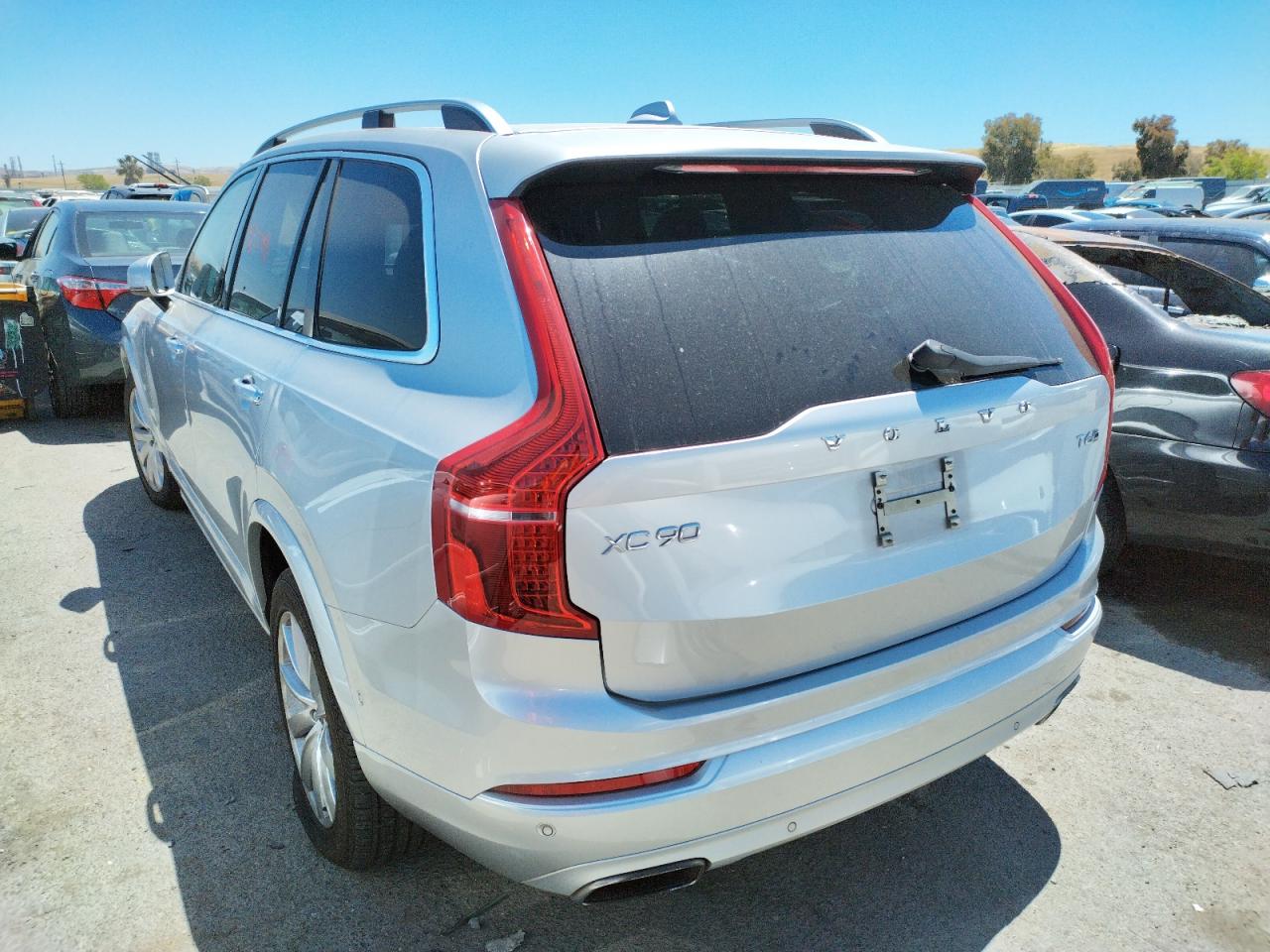 Photo 3 from auction – 2016 VOLVO XC90 T6 with VIN YV4A22PK2G1019913