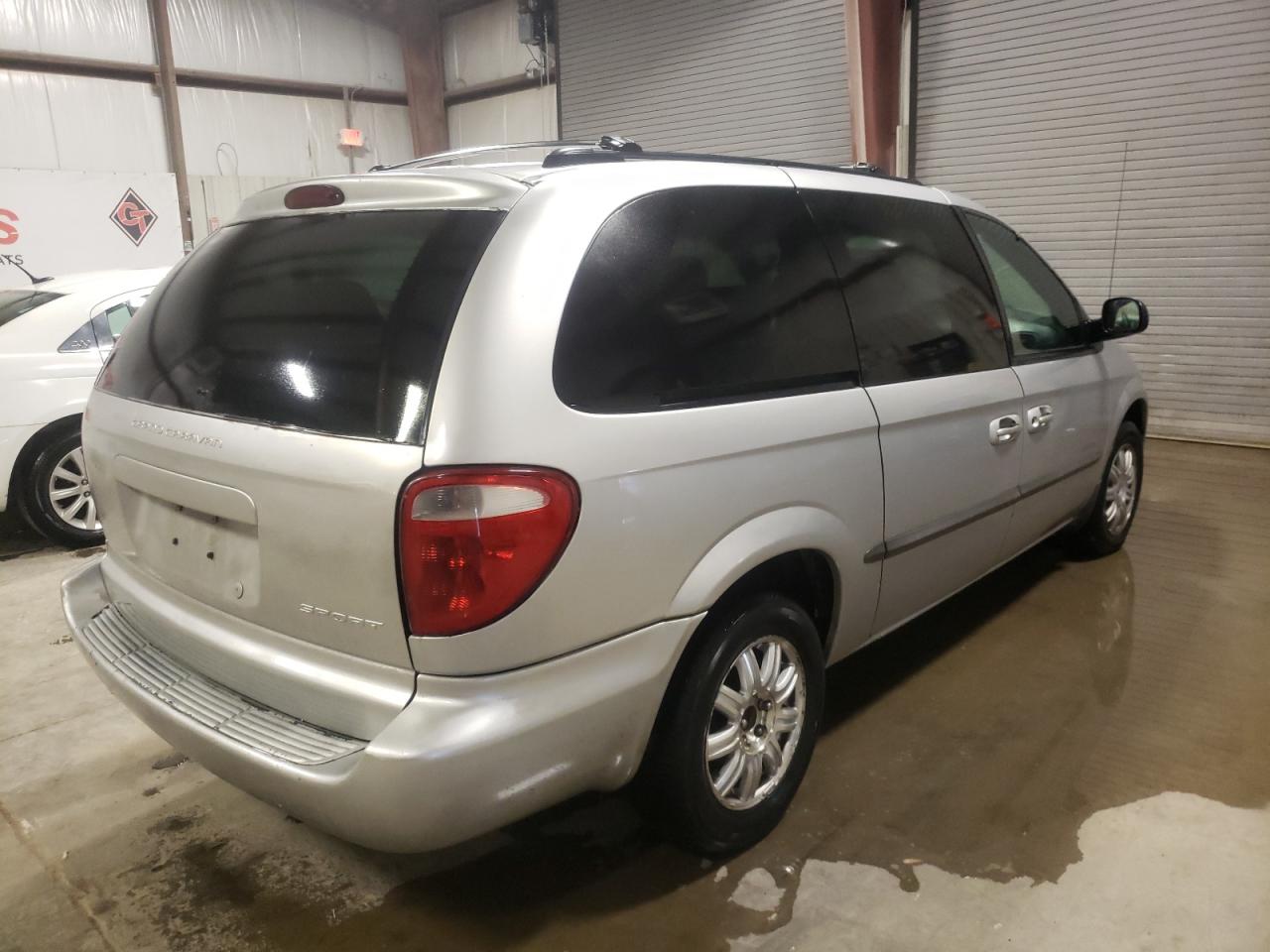 Photo 4 from auction – 2001 DODGE GRAND CARA with VIN 2B4GP44G31R185934