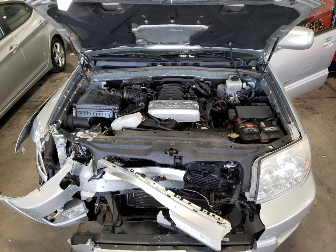 Photo 7 from auction – 2005 TOYOTA 4RUNNER SR with VIN JTEBT14R950053149