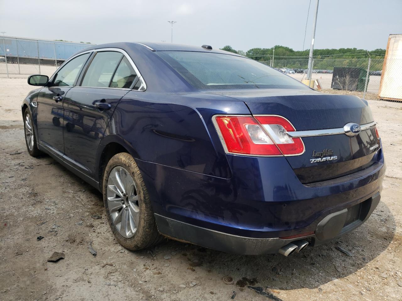 Photo 3 from auction – 2011 FORD TAURUS LIM with VIN 1FAHP2FW4BG114640