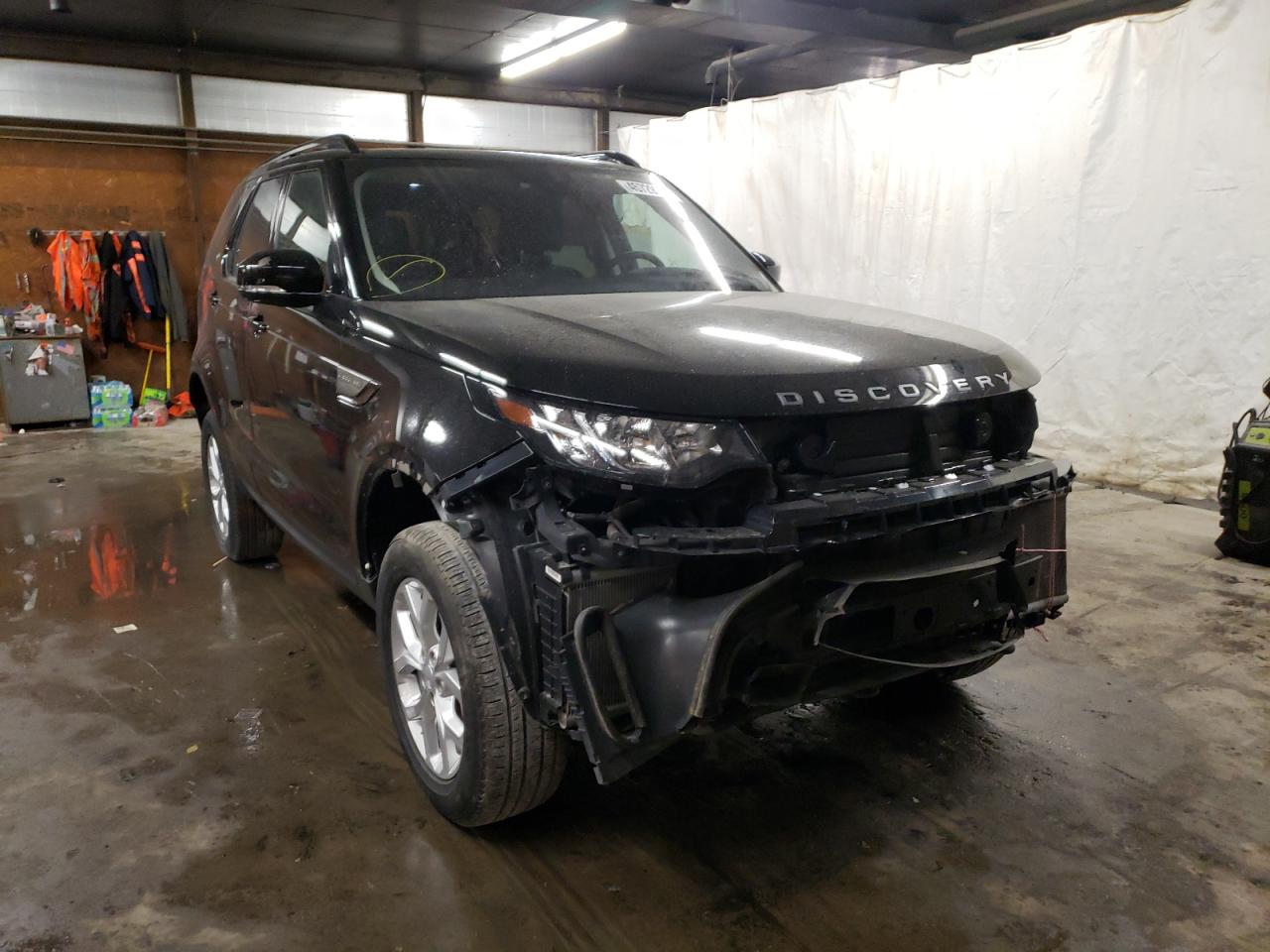 LAND ROVER DISCOVERY 2018 with VIN SALRG2RV3JA077494 - Photo from auction