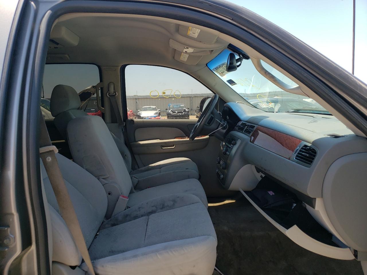 Photo 5 from auction – 2007 GMC YUKON with VIN 1GKFC13097R271605