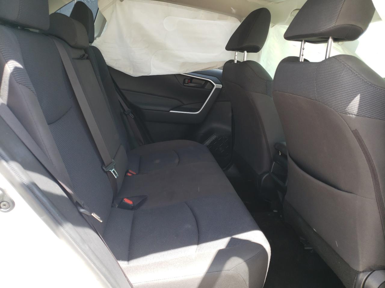 Photo 6 from auction – 2019 TOYOTA RAV4 LE with VIN JTMF1RFV7KJ011086
