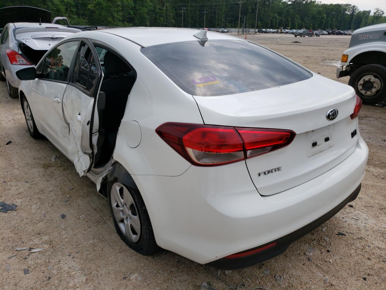 Photo 3 from auction – 2017 KIA FORTE LX with VIN 3KPFK4A73HE079979