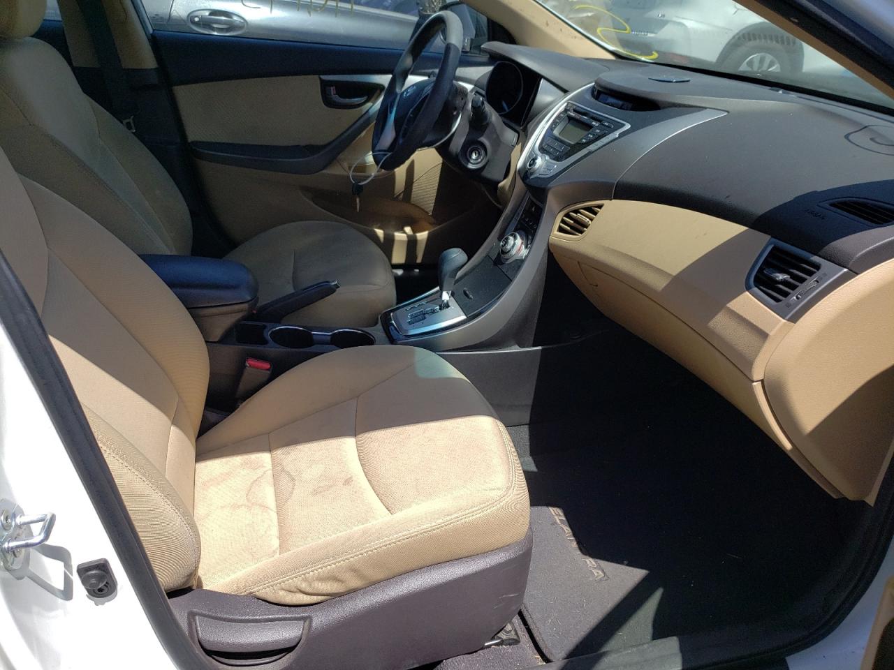 Photo 5 from auction – 2012 HYUNDAI ELANTRA GL with VIN 5NPDH4AE3CH119731