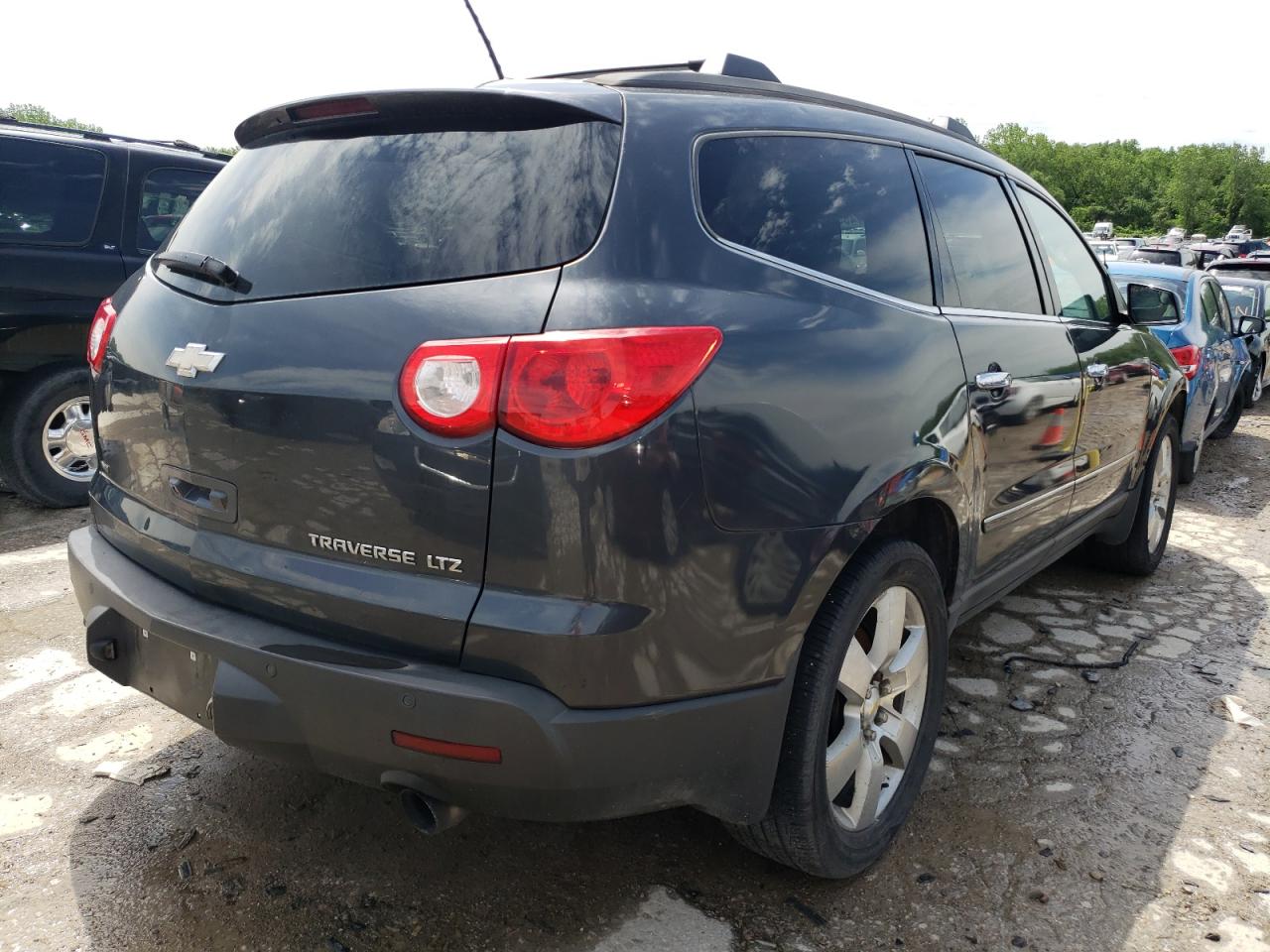 Photo 4 from auction – 2011 CHEVROLET TRAVERSE L with VIN 1GNKVLED6BJ160962