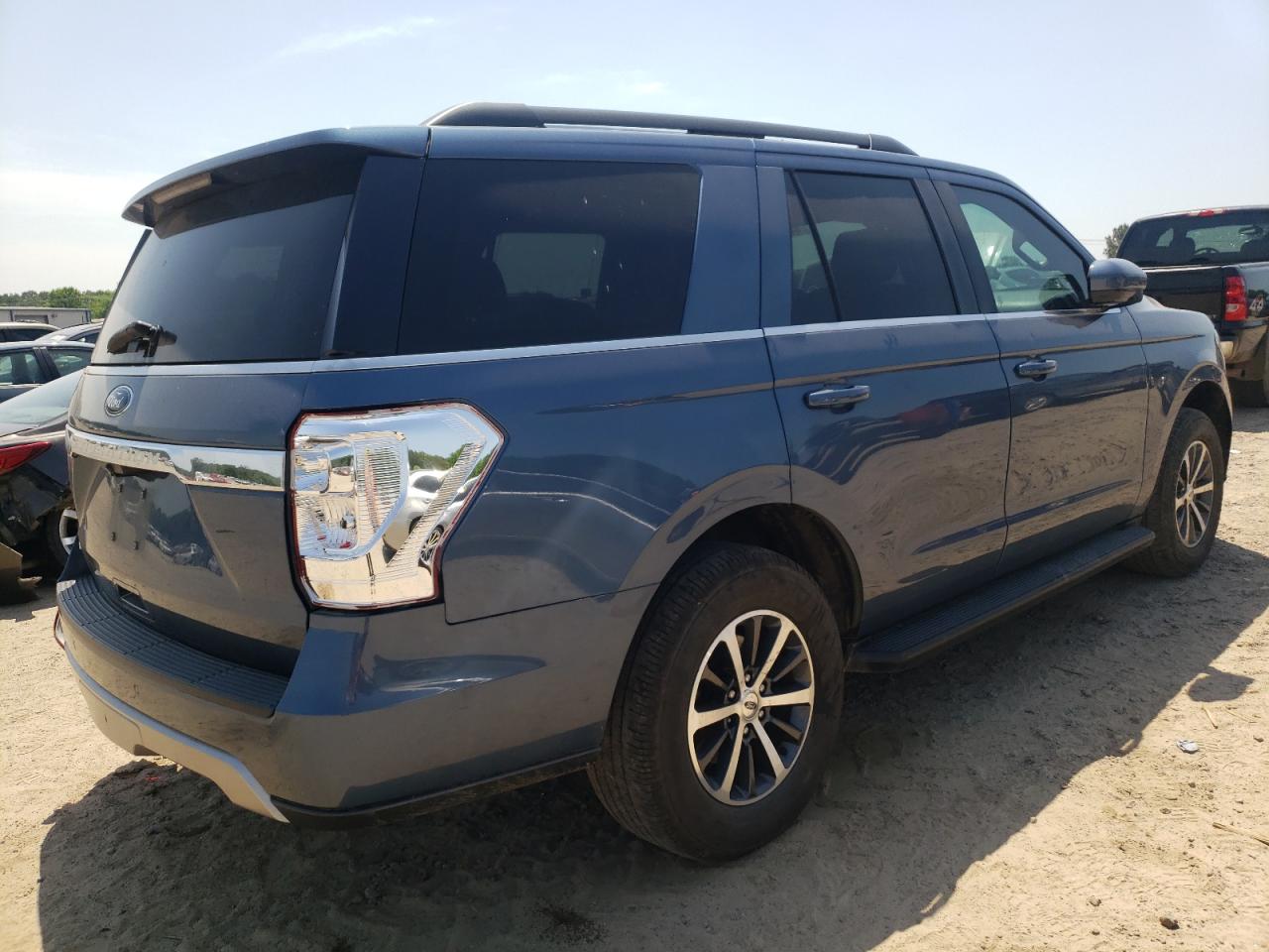 Photo 4 from auction – 2018 FORD EXPEDITION with VIN 1FMJU1HT8JEA23832