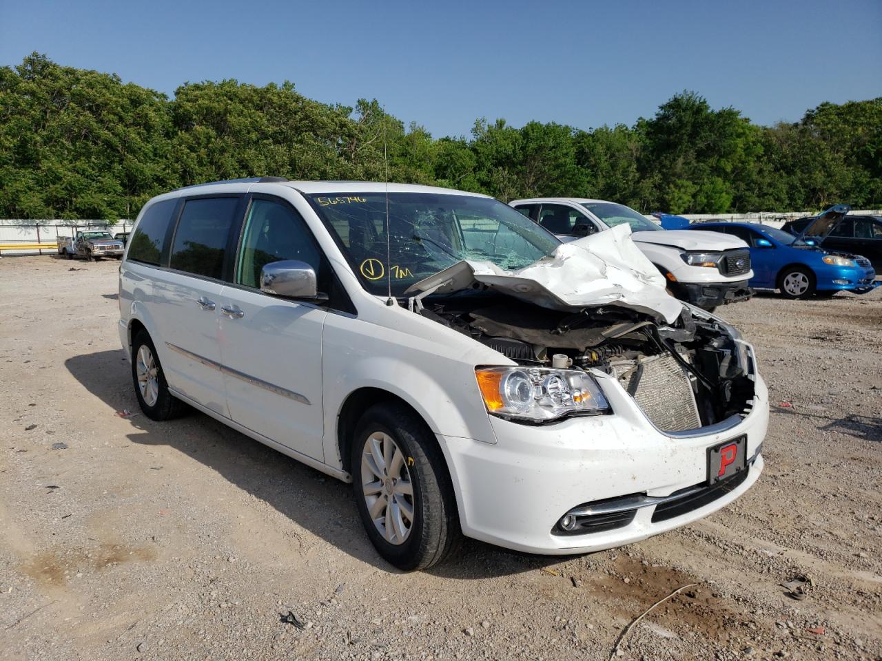 Photo 1 from auction – 2015 CHRYSLER TOWN & COU with VIN 2C4RC1GG6FR565746