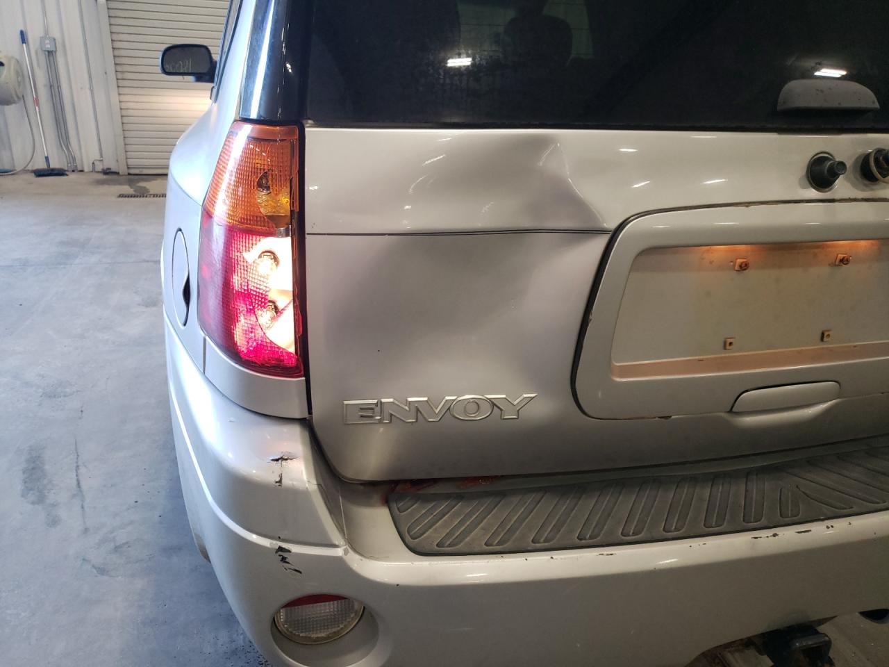 Photo 9 from auction – 2005 GMC ENVOY with VIN 1GKDT13S452369438