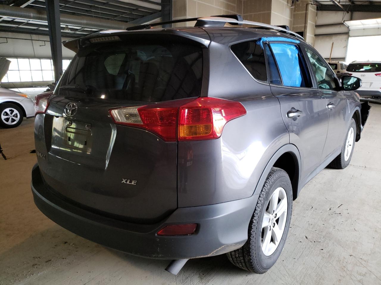 Photo 4 from auction – 2014 TOYOTA RAV4 XLE with VIN 2T3WFREV4EW102003