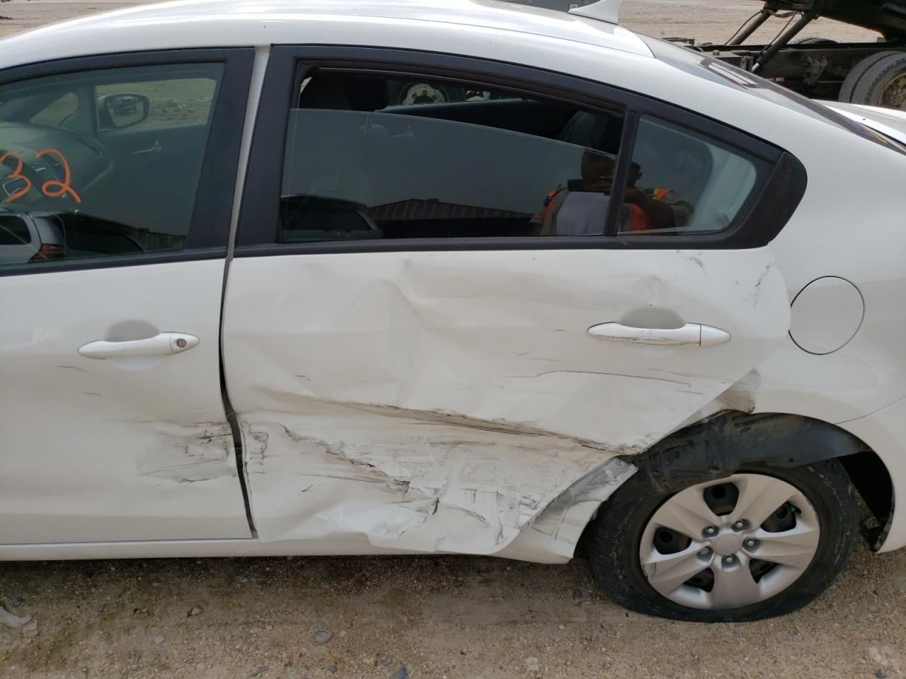 Photo 9 from auction – 2017 KIA FORTE LX with VIN 3KPFK4A73HE079979