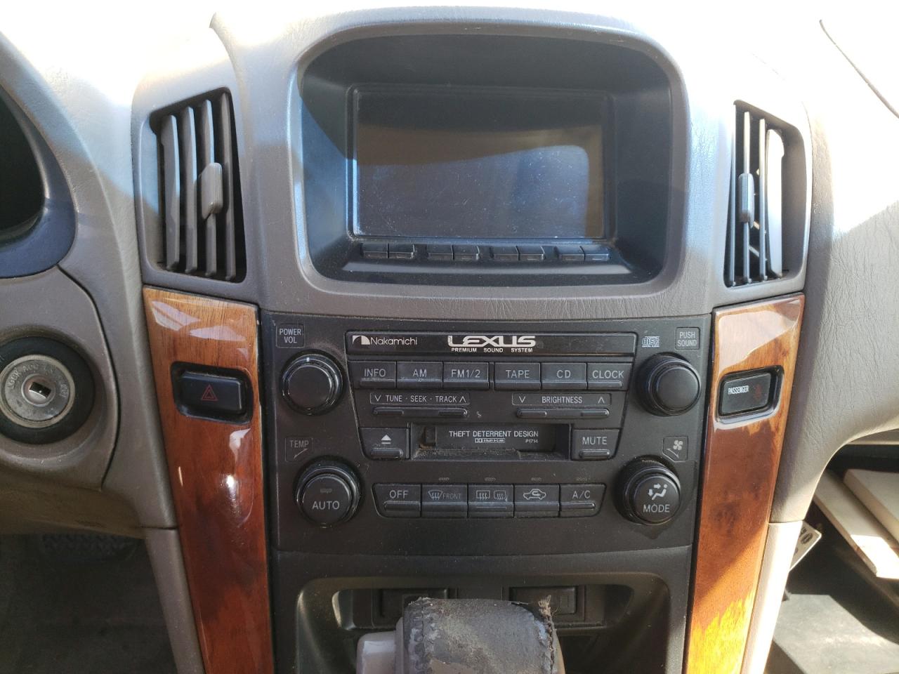 Photo 9 from auction – 1999 LEXUS RX 300 with VIN JT6HF10U4X0090880