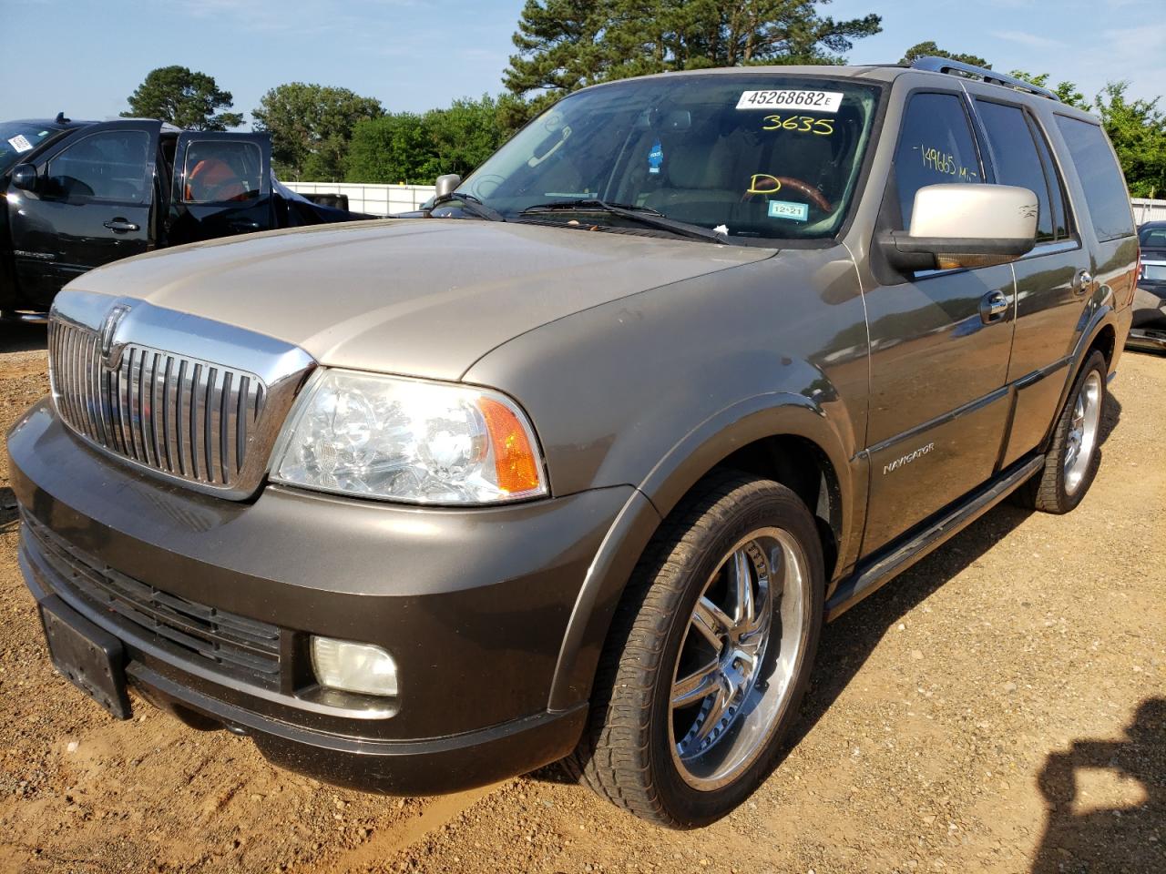Photo 2 from auction – 2006 LINCOLN NAVIGATOR with VIN 5LMFU27546LJ23635