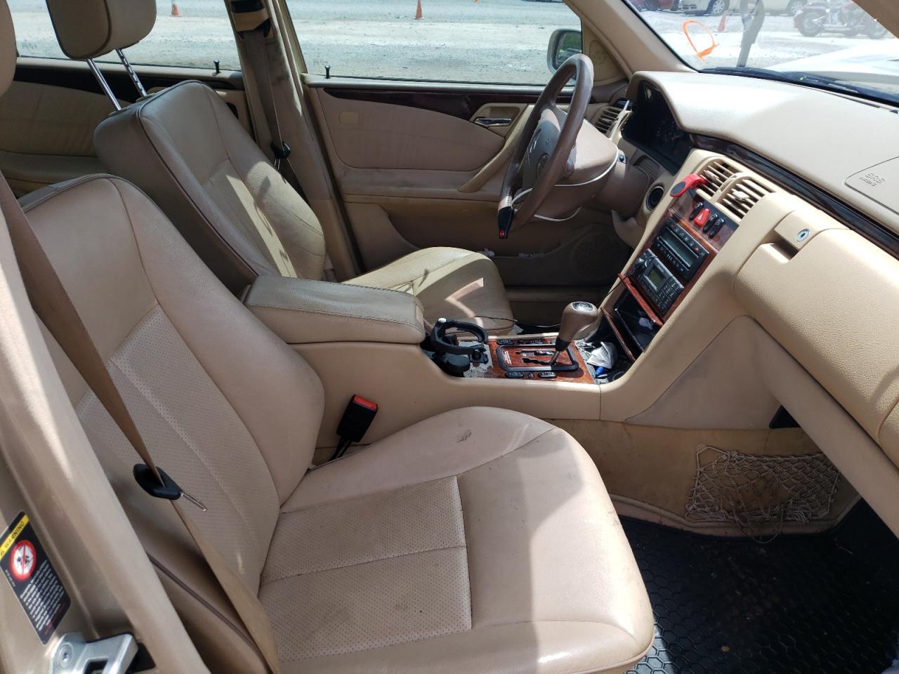 Photo 5 from auction – 2000 MERCEDES-BENZ E 320 with VIN WDBJF65J8YB091153