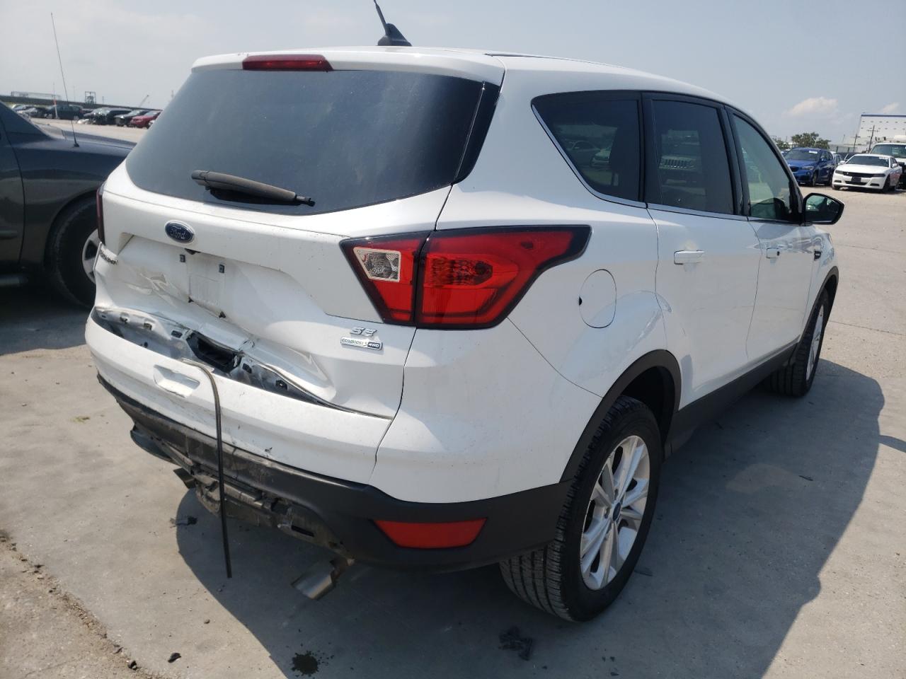 Photo 4 from auction – 2019 FORD ESCAPE SE with VIN 1FMCU9GD5KUA45912