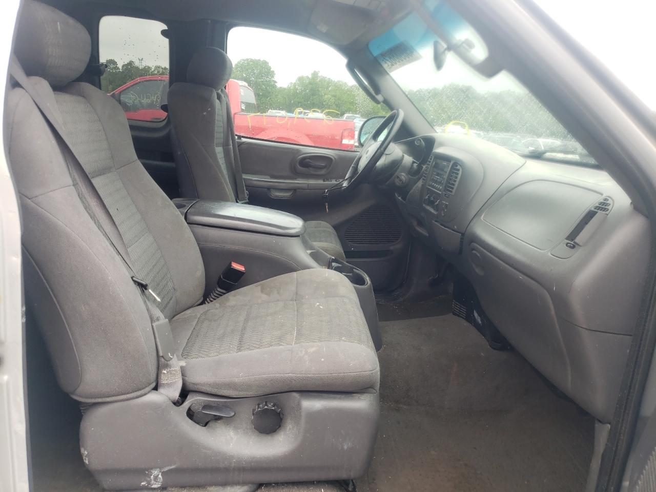 Photo 5 from auction – 2002 FORD F150 with VIN 1FTRX07LX2KD44641