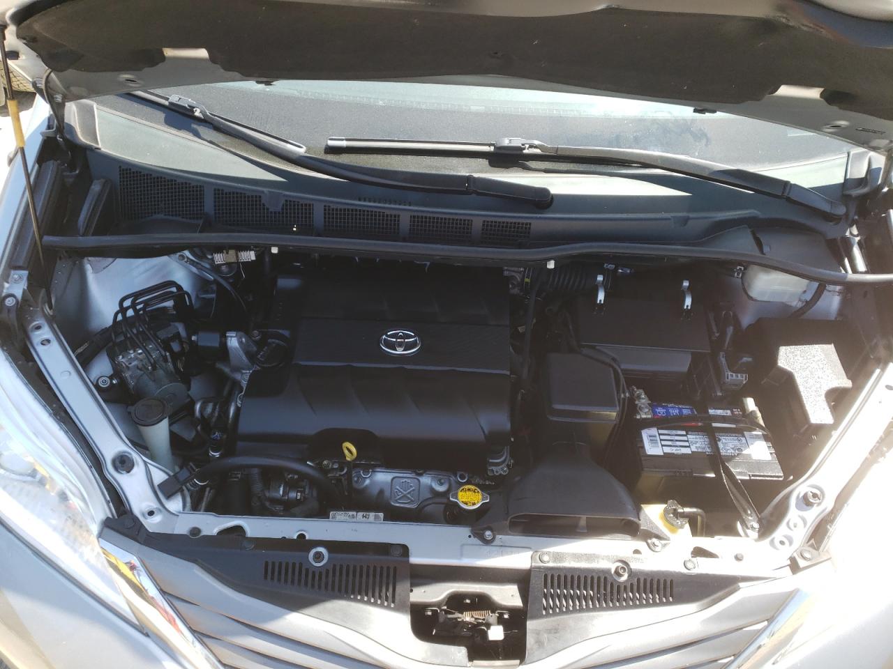 Photo 7 from auction – 2014 TOYOTA SIENNA XLE with VIN 5TDYK3DC9ES440919