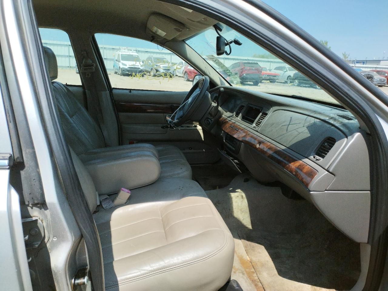 Photo 5 from auction – 2010 MERCURY GRAND MARQ with VIN 2MEBM7FV2AX605356
