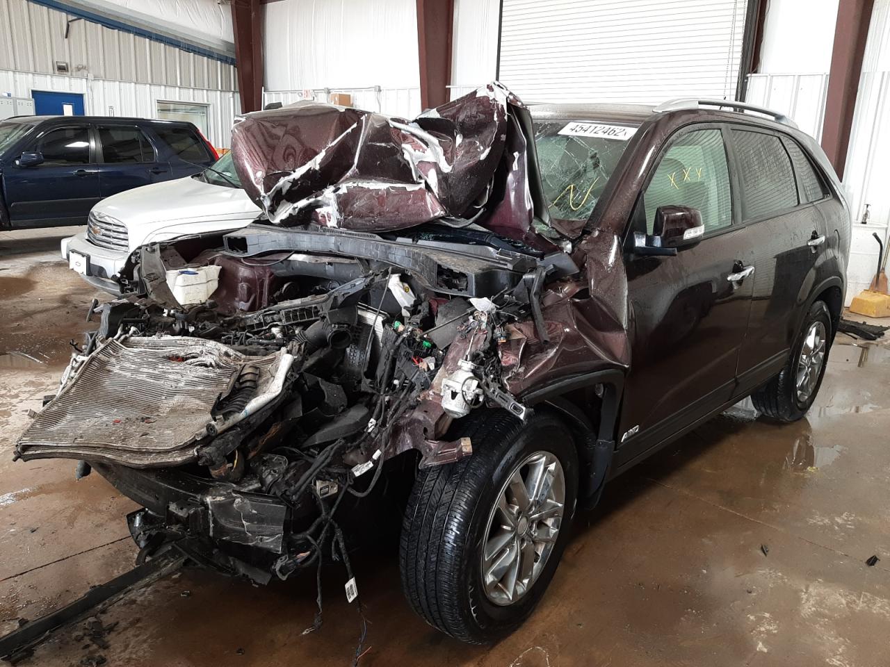 Photo 2 from auction – 2015 KIA SORENTO LX with VIN 5XYKTCA65FG638798