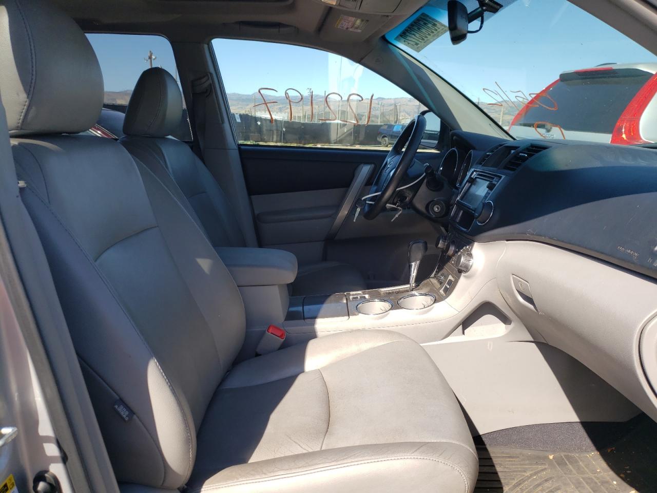 Photo 5 from auction – 2013 TOYOTA HIGHLANDER with VIN 5TDBK3EH0DS249355
