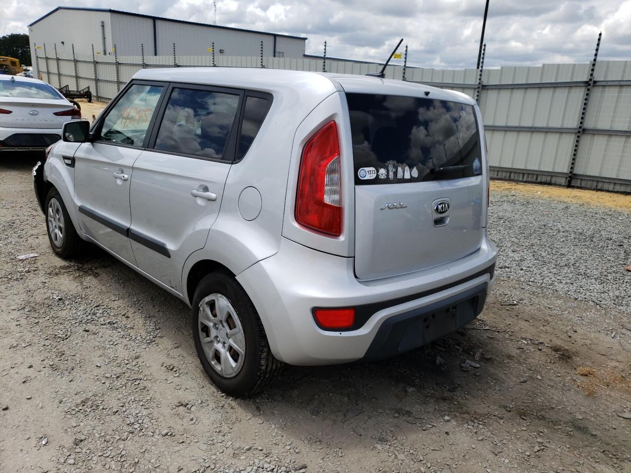 Photo 3 from auction – 2013 KIA SOUL with VIN KNDJT2A59D7775251