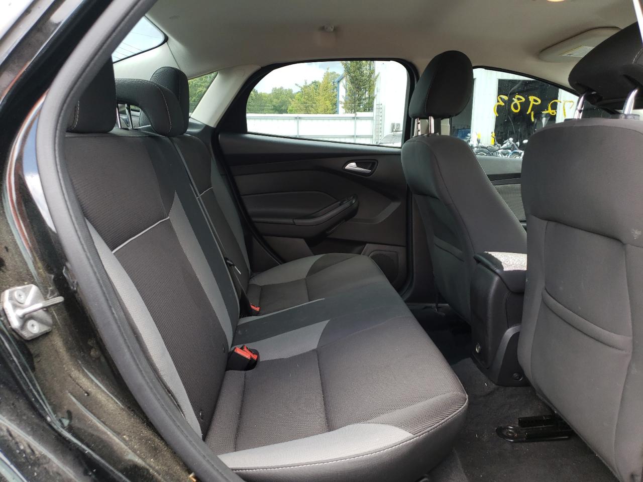 Photo 6 from auction – 2014 FORD FOCUS SE with VIN 1FADP3F28EL344615