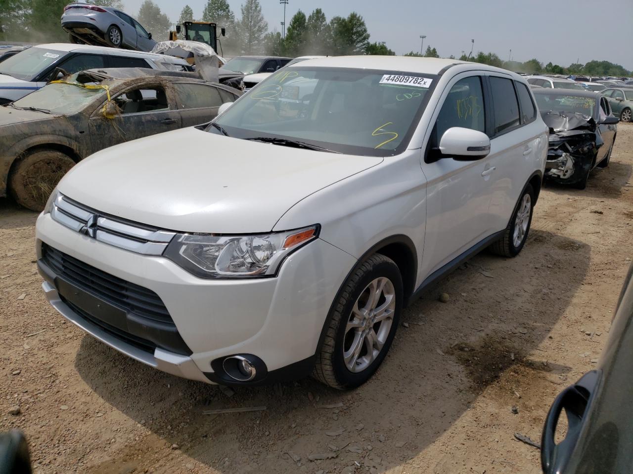 Photo 2 from auction – 2015 MITSUBISHI OUTLANDER with VIN JA4AD3A33FZ003878
