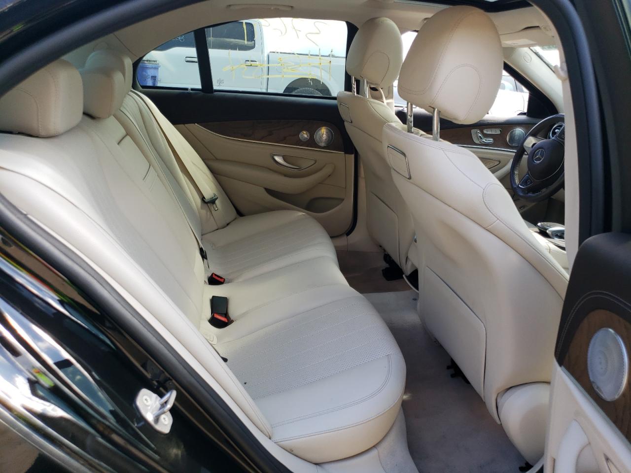 Photo 6 from auction – 2018 MERCEDES-BENZ E 300 with VIN WDDZF4JB4JA337317