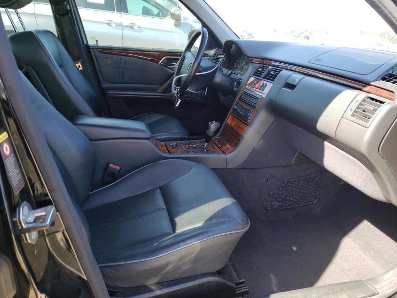 Photo 5 from auction – 2002 MERCEDES-BENZ E 320 with VIN WDBJF65J82B493438