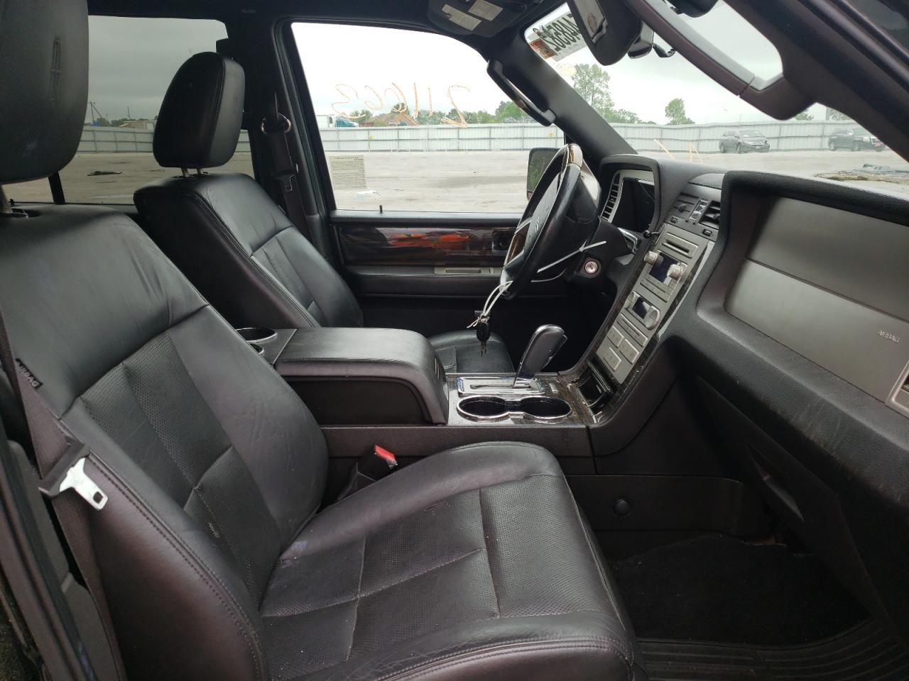 Photo 5 from auction – 2010 LINCOLN NAVIGATOR with VIN 5LMJJ2J58AEJ04532