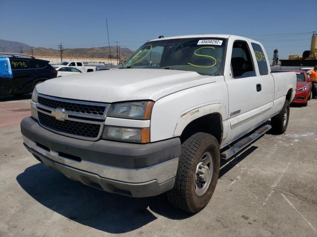 Photo 2 from auction – 2005 CHEVROLET SILVERADO with VIN 1GCHC29U15E221547